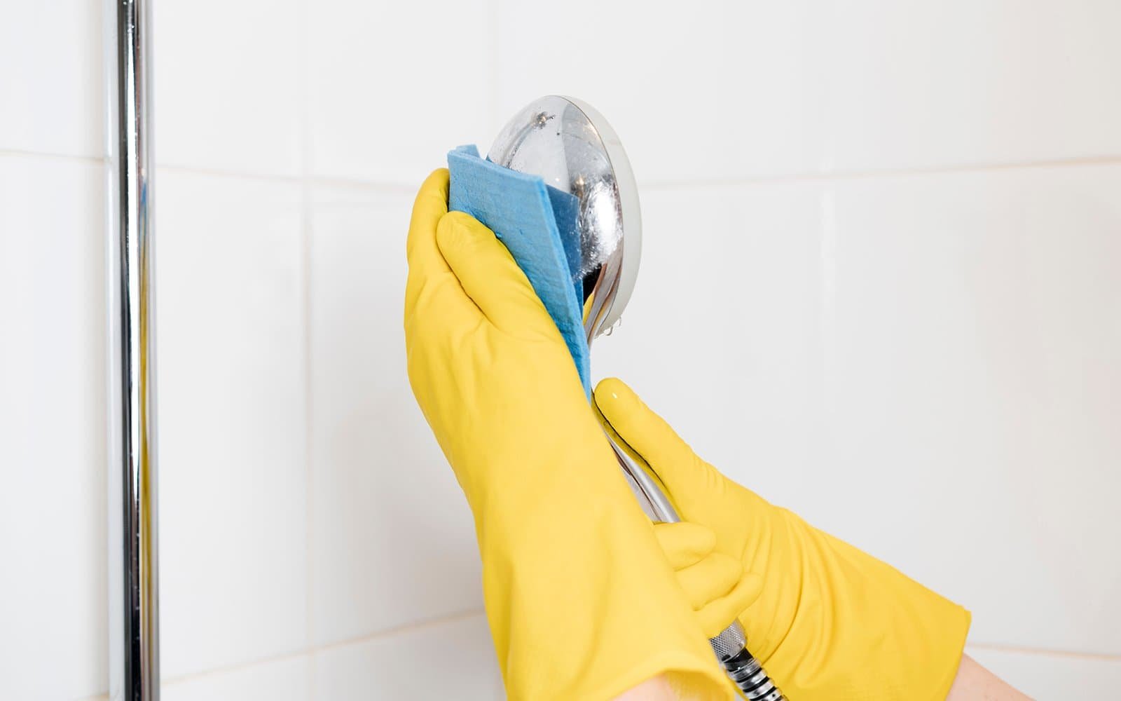 Shower head getting cleaned – Regular Maintenance Shower head getting cleaned - Regular Maintenance